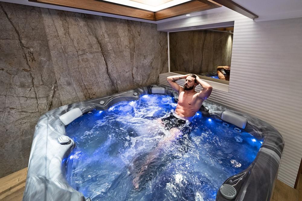 swimming pool spa