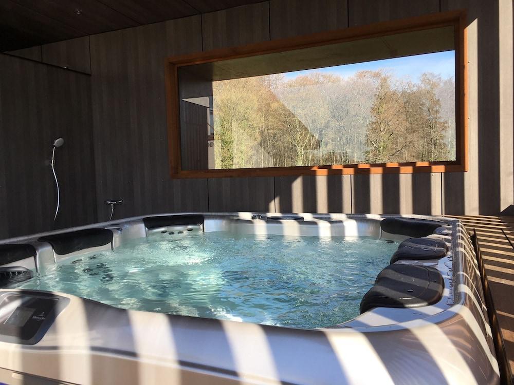 swimming pool spa