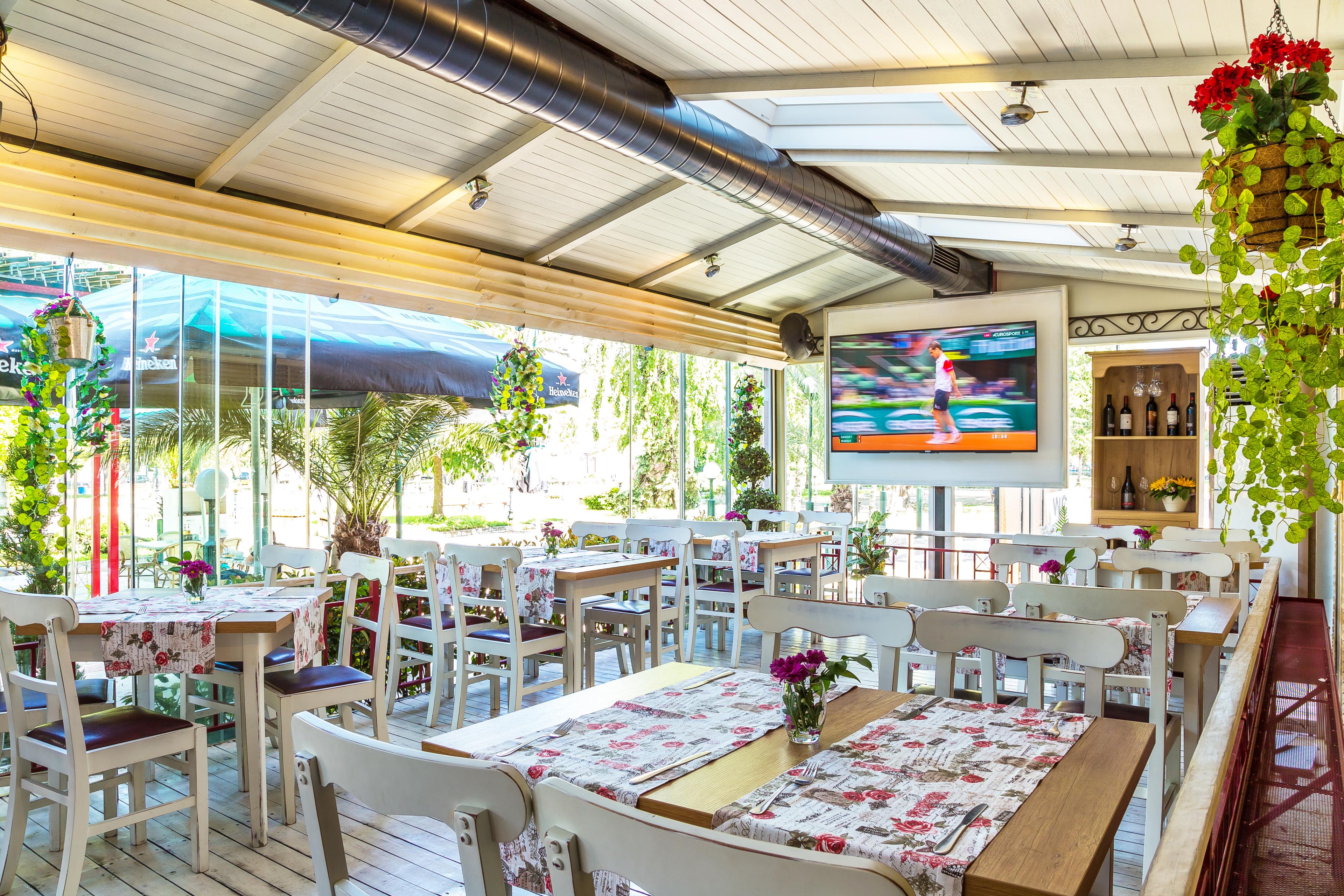 restaurant cafeteria