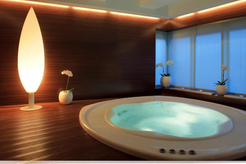 swimming pool spa