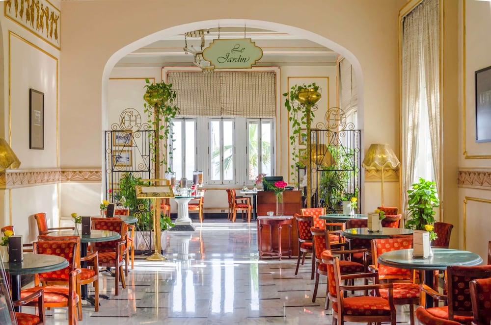 restaurant-cafeteria