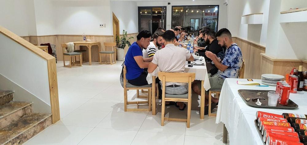 restaurant cafeteria