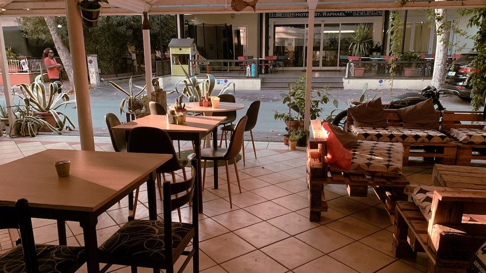 restaurant cafeteria