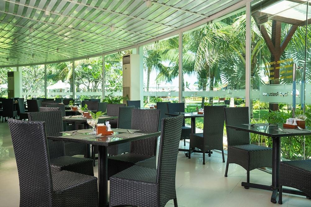restaurant cafeteria