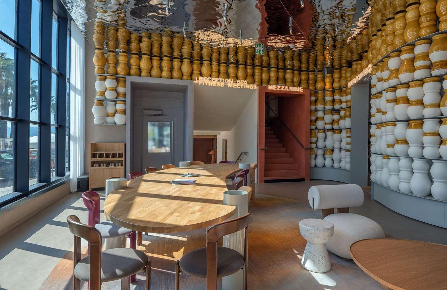restaurant cafeteria