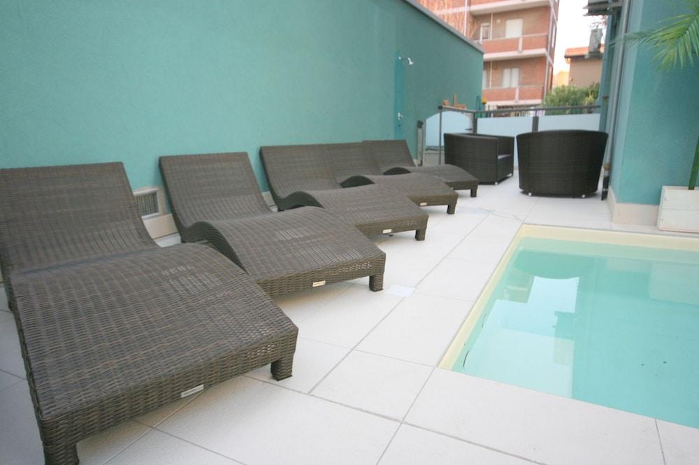swimming pool spa