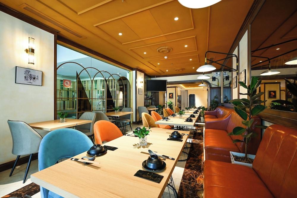 restaurant cafeteria