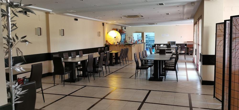 restaurant-cafeteria