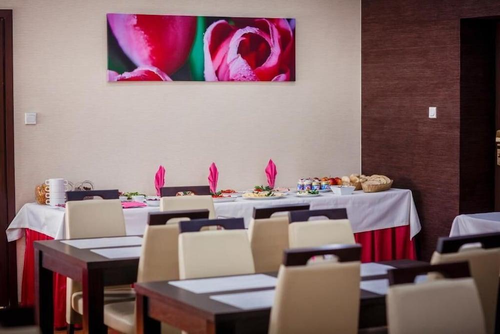 restaurant-cafeteria