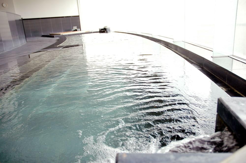 swimming pool spa