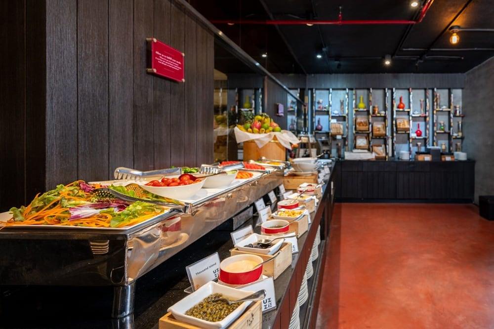 restaurant cafeteria