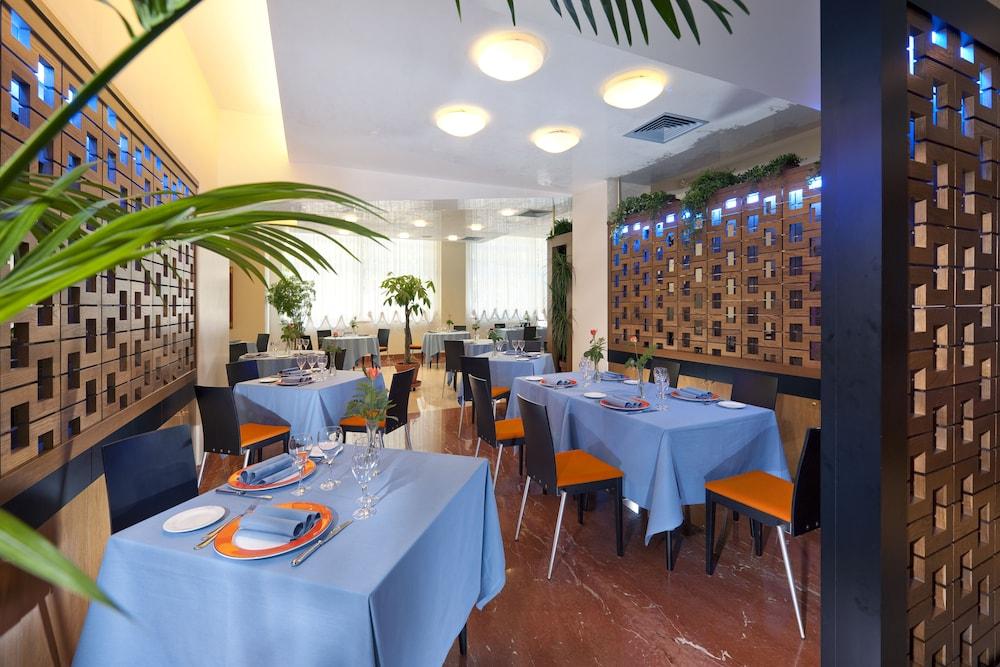 restaurant cafeteria