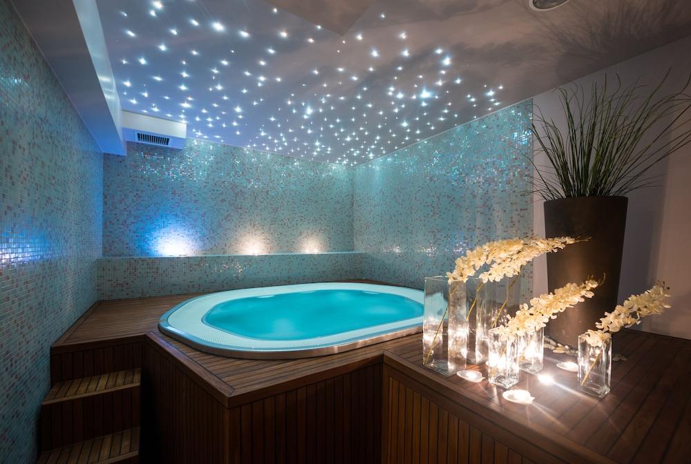 swimming pool spa