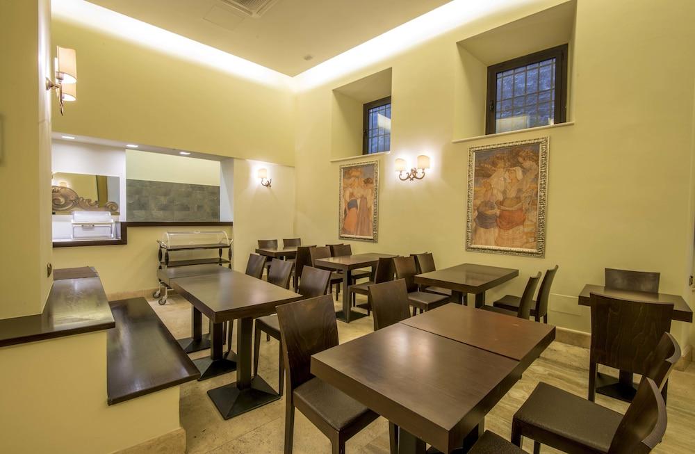 restaurant cafeteria