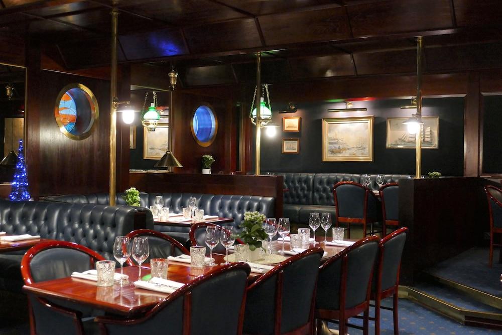 restaurant cafeteria
