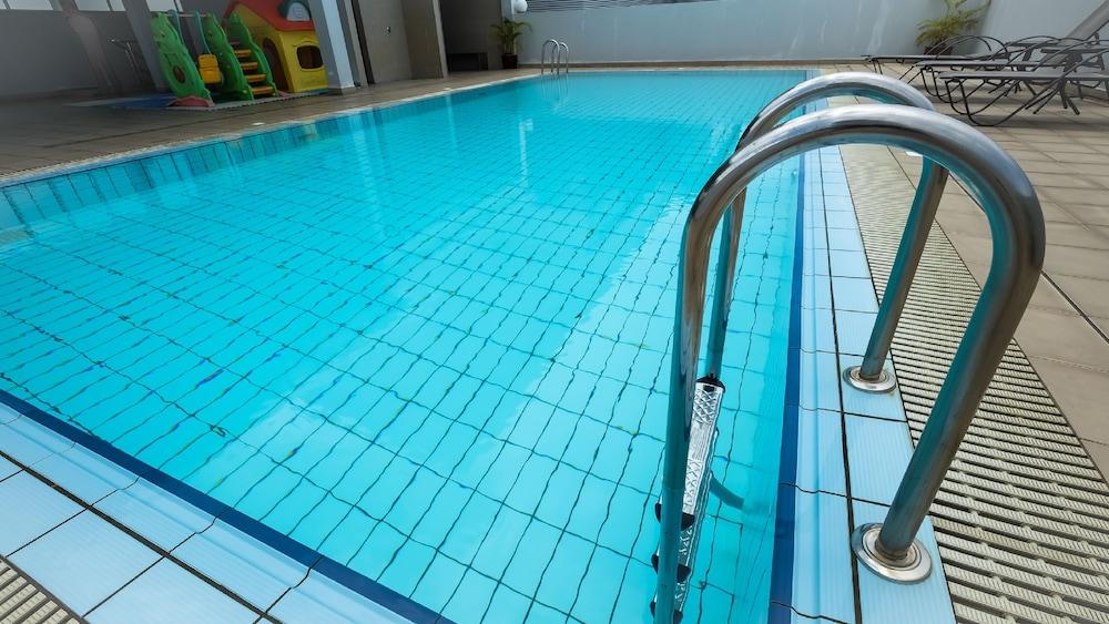 swimming pool spa