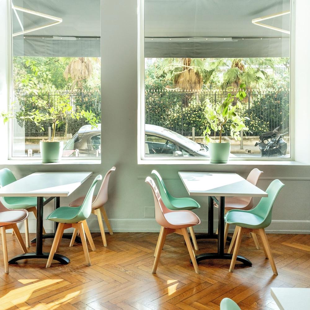 restaurant cafeteria
