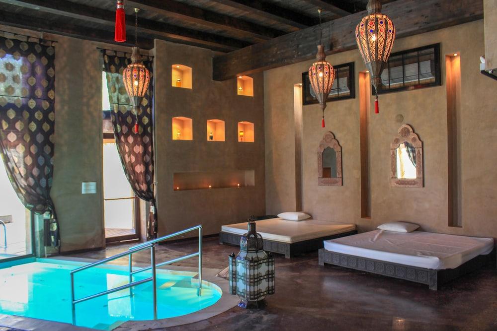 swimming pool spa