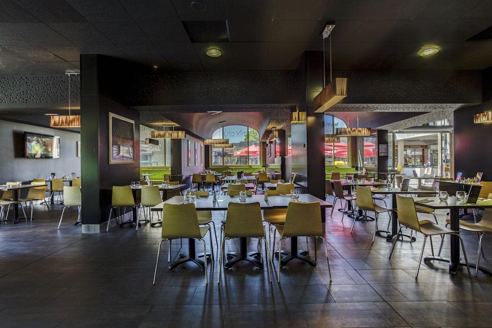 restaurant cafeteria