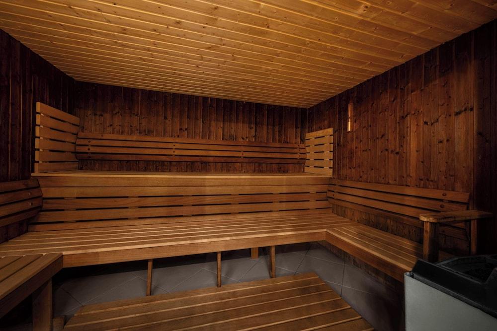 swimming pool spa
