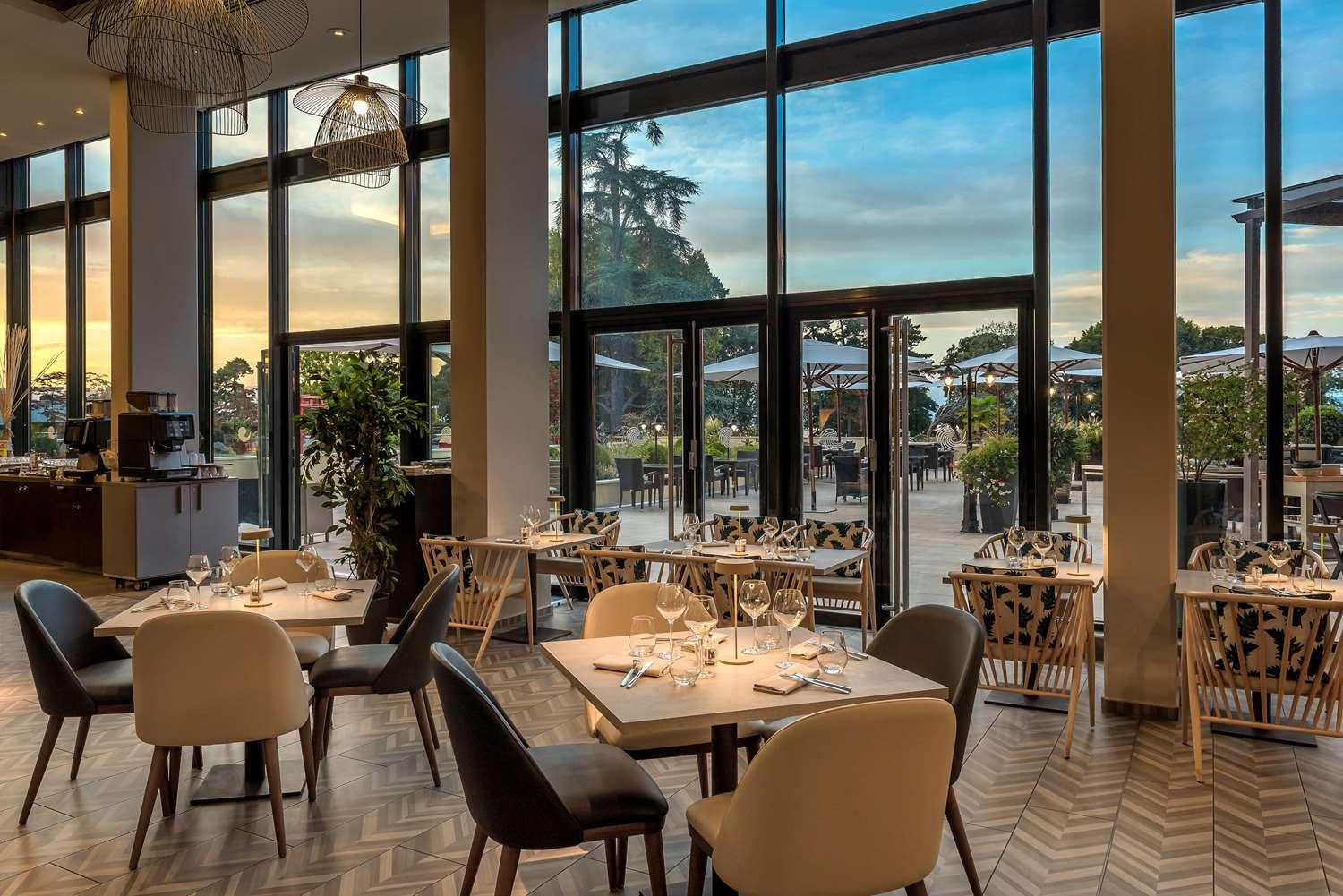 restaurant cafeteria