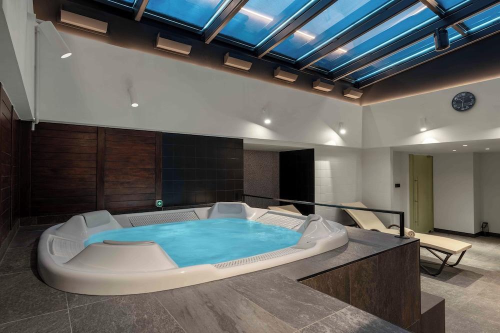 swimming pool spa