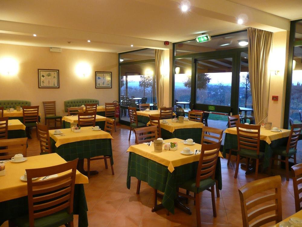 restaurant-cafeteria