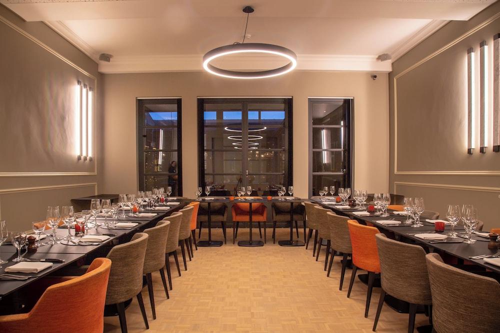 restaurant cafeteria
