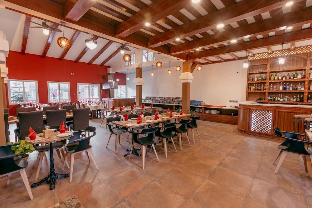 restaurant cafeteria