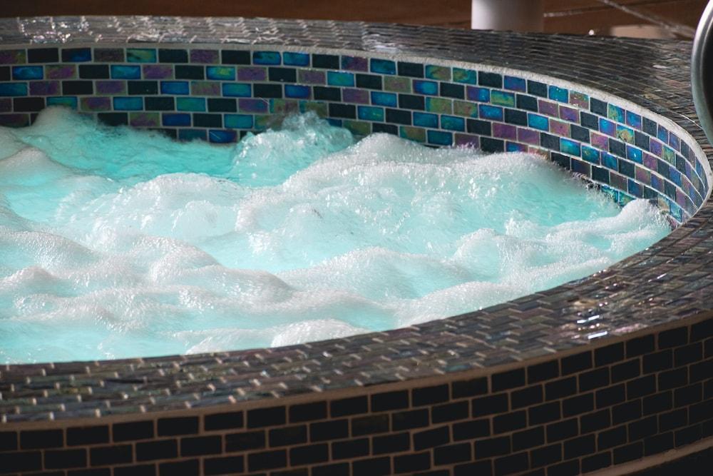 swimming pool spa