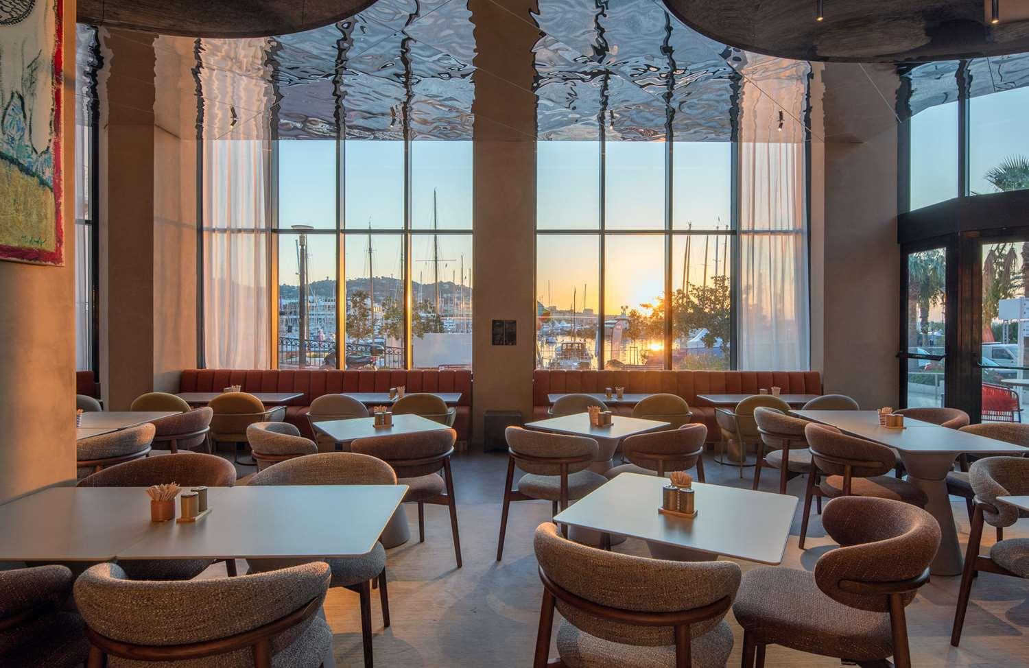 restaurant cafeteria