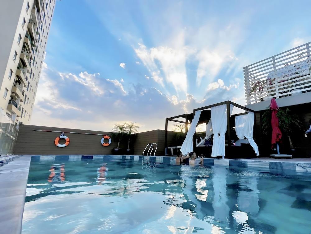 swimming pool spa