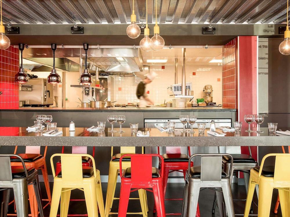 restaurant cafeteria