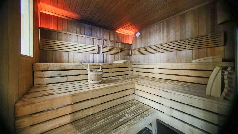 swimming pool spa