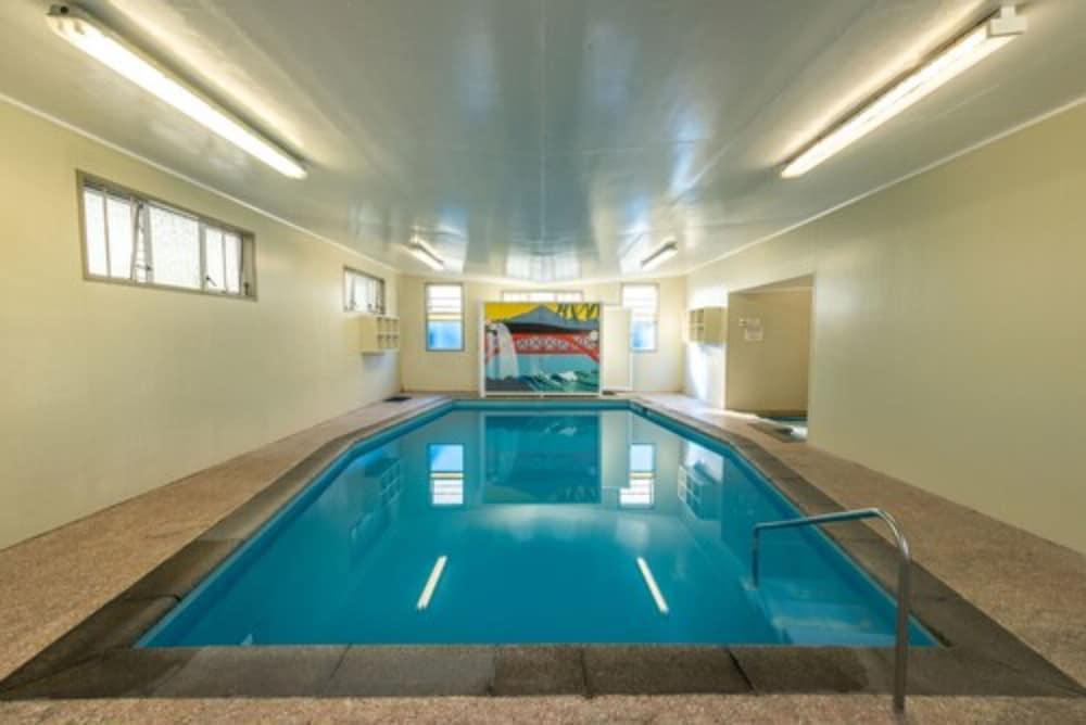 swimming pool spa
