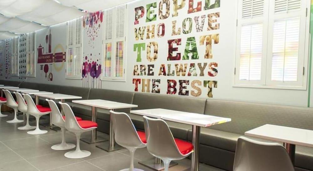restaurant cafeteria