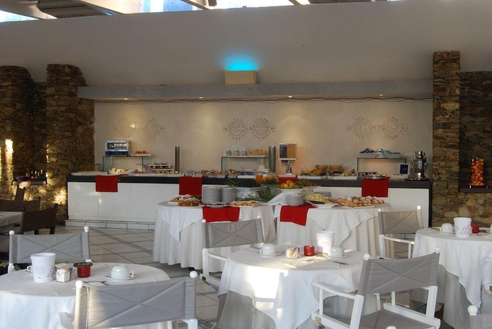 restaurant cafeteria