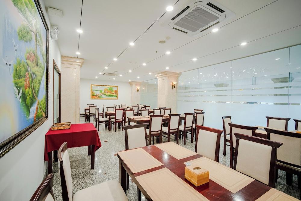 restaurant cafeteria