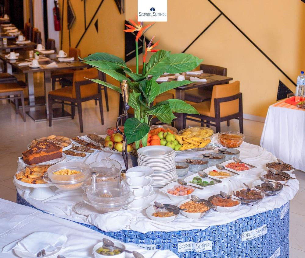 restaurant cafeteria