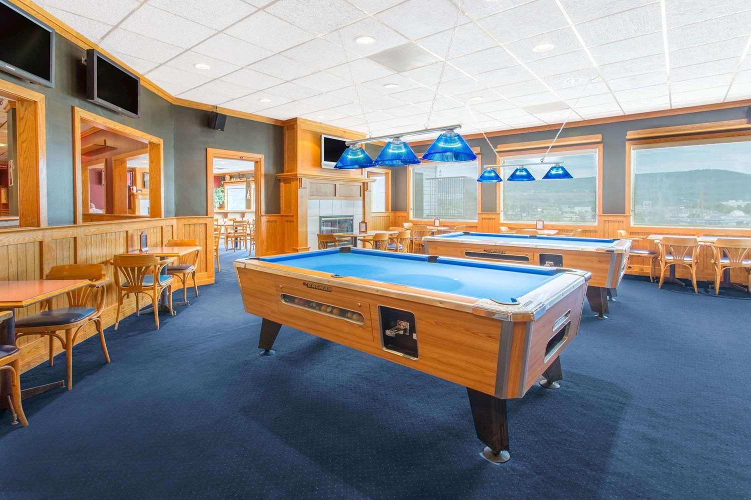 swimming pool spa