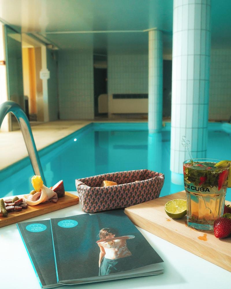 swimming pool spa
