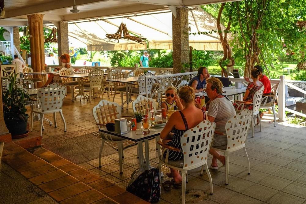restaurant cafeteria