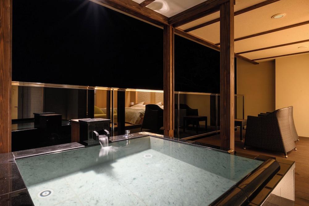 swimming pool spa