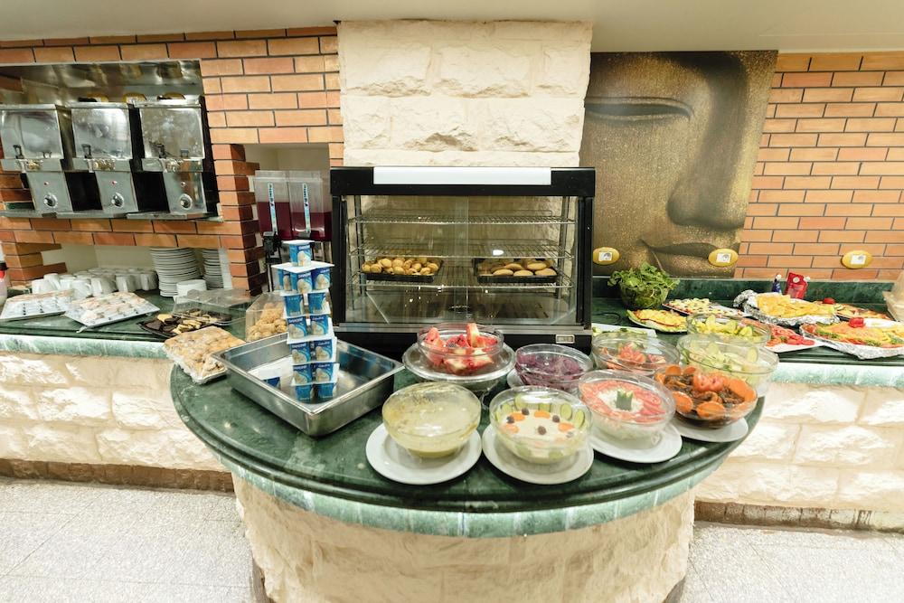 restaurant cafeteria