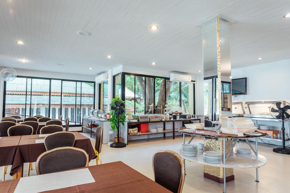 restaurant cafeteria