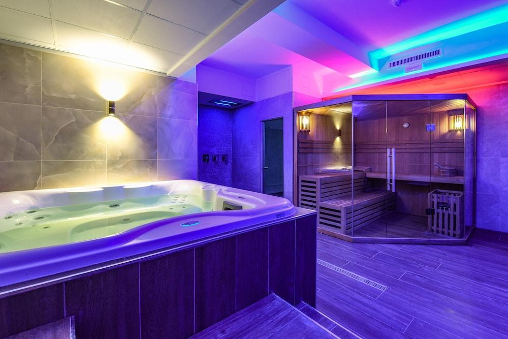 swimming pool spa