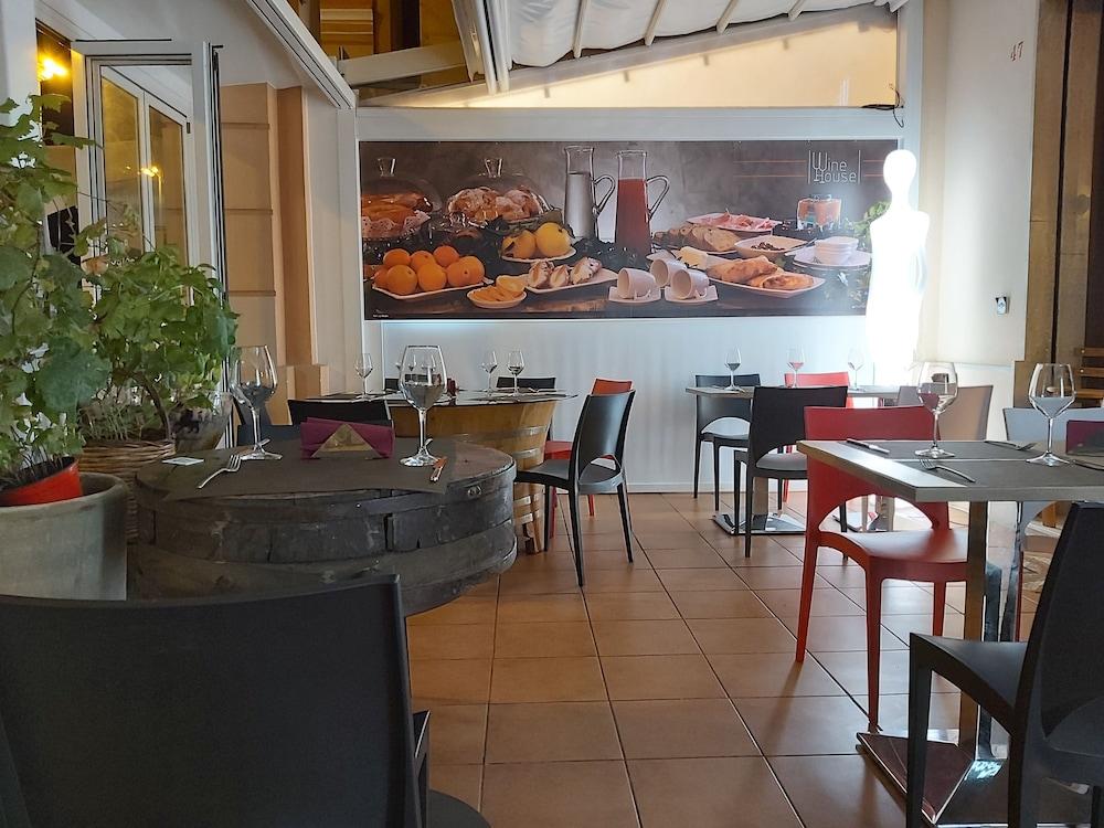restaurant cafeteria
