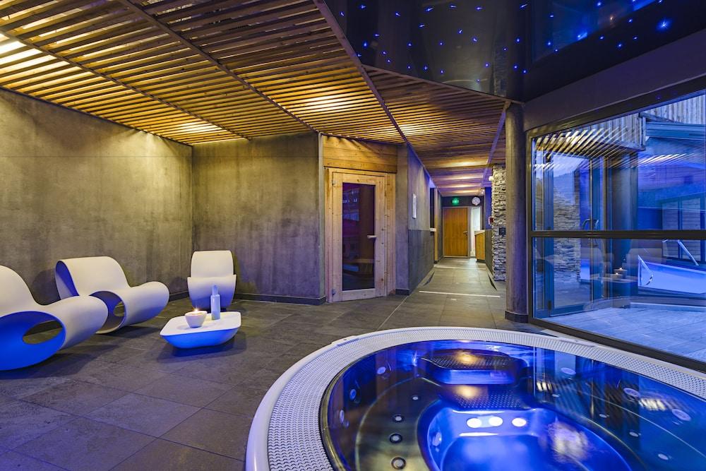 swimming pool spa