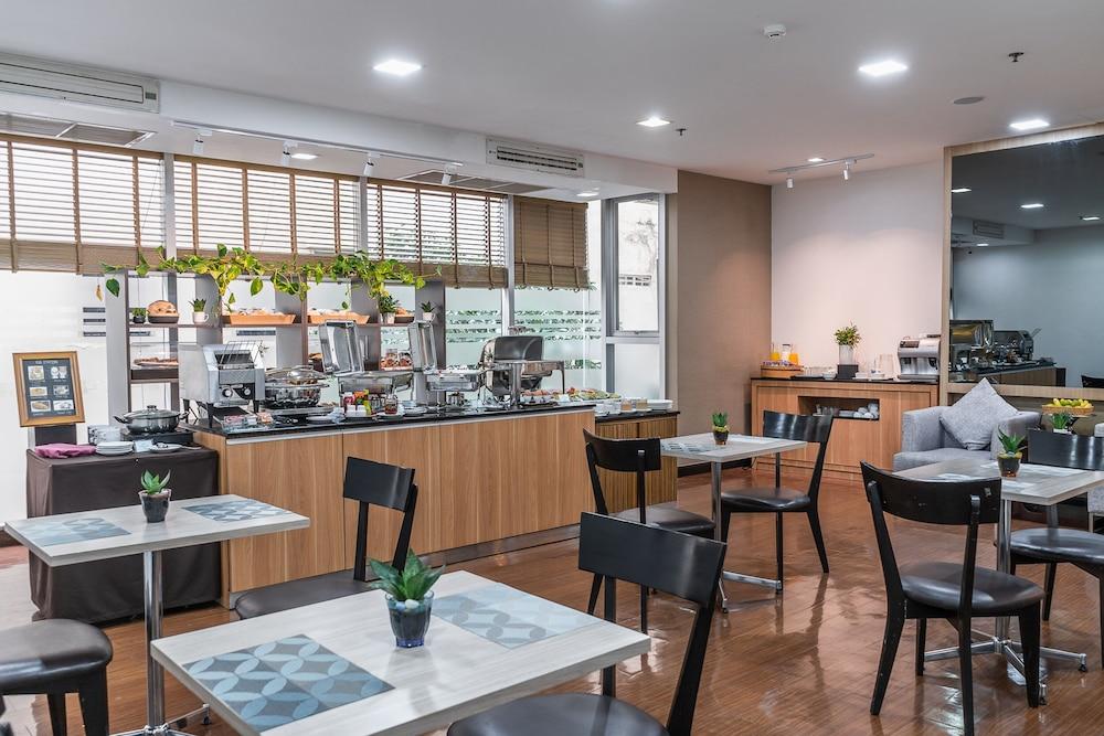 restaurant cafeteria