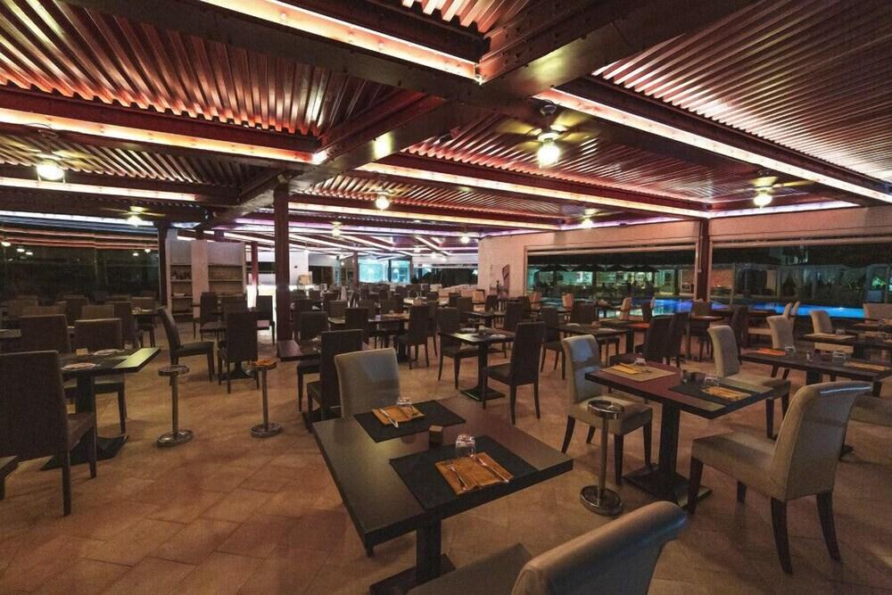 restaurant cafeteria